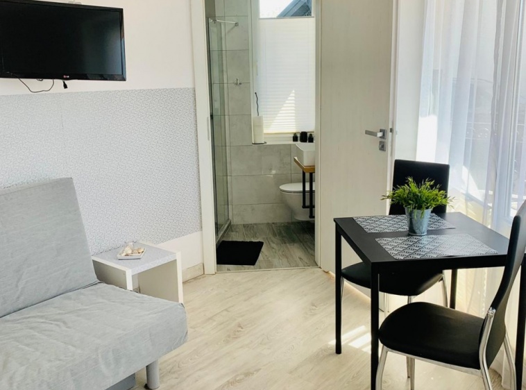 POKOJE GOŚCINNE GRAŻYNA GLEMBIN  Pok&oacute;j nr 1 na parterze z tarasem/2 os?v=1.0.1