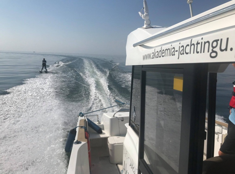 Profesjonalne kursy motorowodne w Akademii Jachtingu